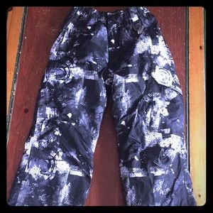 🚨 2 hr sale NWOT Snow pants boys size 8